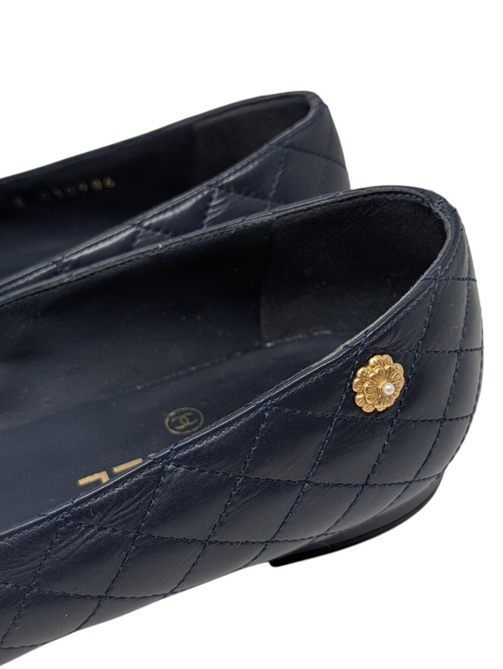 Chanel Navy Blue Quilted Cap Toe Camellia Charm Ballerina Flat Size EU 40.5 - Picture 8 of 10